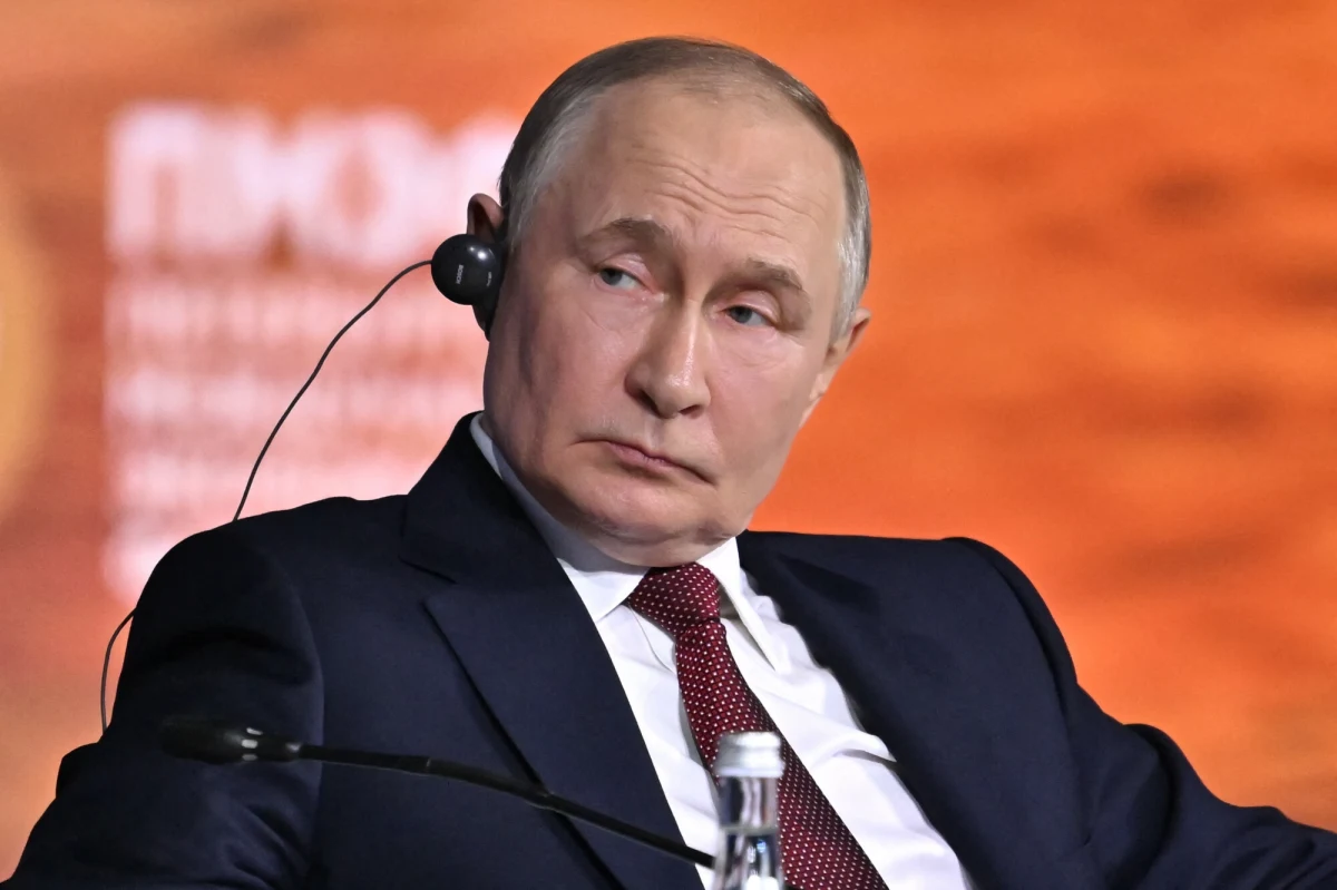 "Jadę do Moskwy tego popołudnia, żeby spotkać się z Putinem" - poinformował w niedzielę Abbas Aragczi, minister spraw zagranicznych Iranu. Szef Pentagonu podał natomiast po godz. 14:00: "Zniszczyliśmy irański program nuklearny".