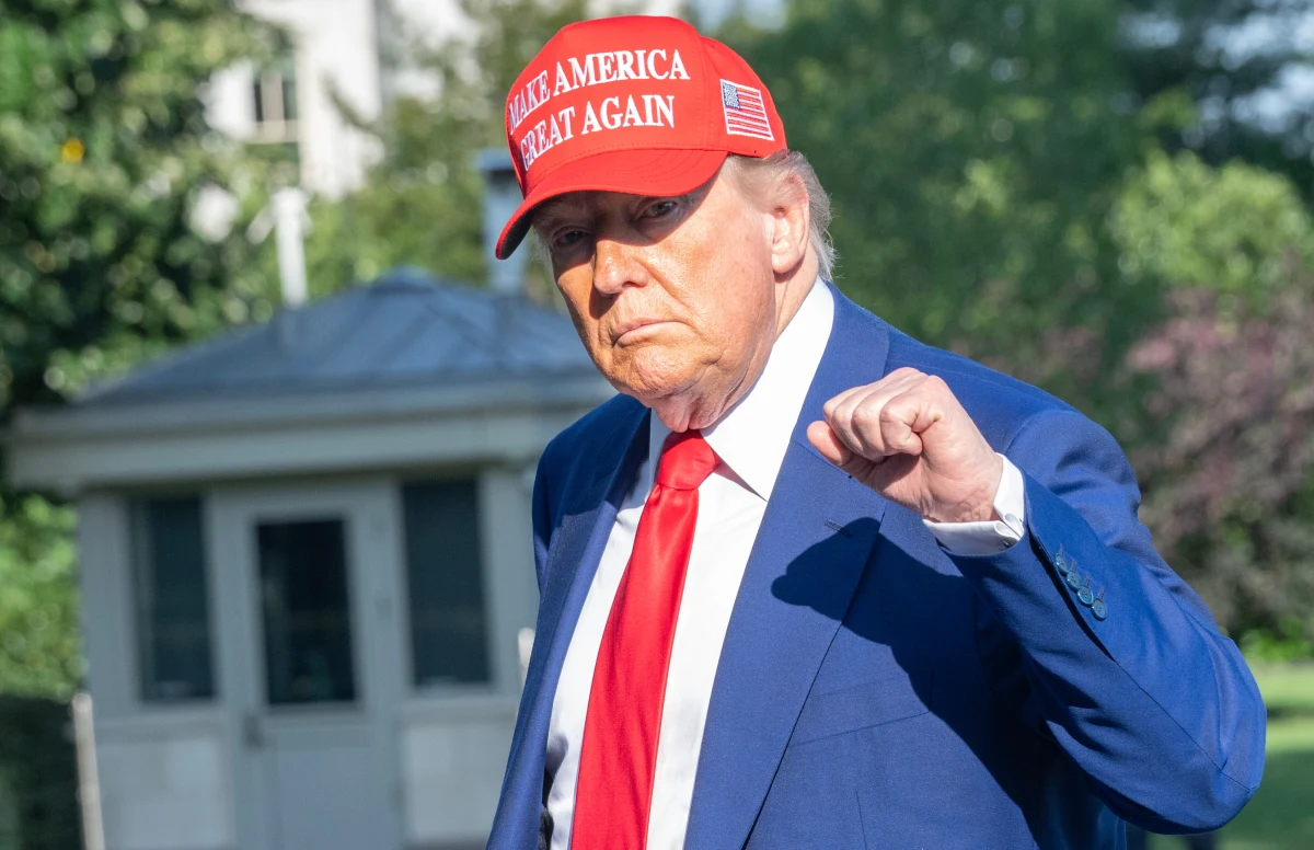 Donald Trump jest zachwycony amerykańskim atakiem na nuklearne obiekty w Fordo, Isfahanie i Natanz. "Do największych zniszczeń doszło głęboko pod ziemią. Strzał w dziesiątkę!!!" - napisał. Prezydent USA zasugerował też, że Iranowi potrzebna jest "zmiana reżimu".