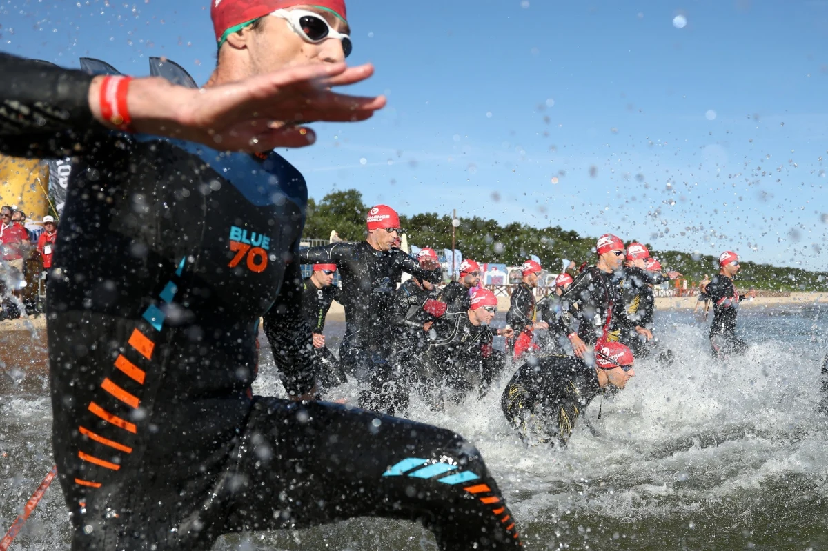 Gdańsk po raz piąty był gospodarzem zawodów Family Challenge. Dwudniowe święto triathlonu na trzech dystansach, do tego zawody aquathlon’owe dla dzieci oraz biegowe wyzwanie na 5 km dla kobiet w ramach Challenge Women by Brooks. Każdy na plaży w Gdańsku-Brzeźnie znalazł coś dla siebie – startujący i kibice, którzy dodawali energii zawodnikom Lotto Challenge Gdańsk powered by PGE.