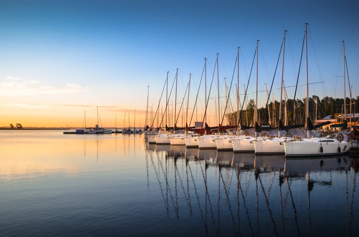 Blisko 40 razy musieli interweniować ratownicy Mazurskiego Ochotniczego Pogotowia Ratunkowego w czasie długiego weekendu. Do groźnej sytuacji doszło na jeziorze Niegocin, gdzie zatonęła motorówka.