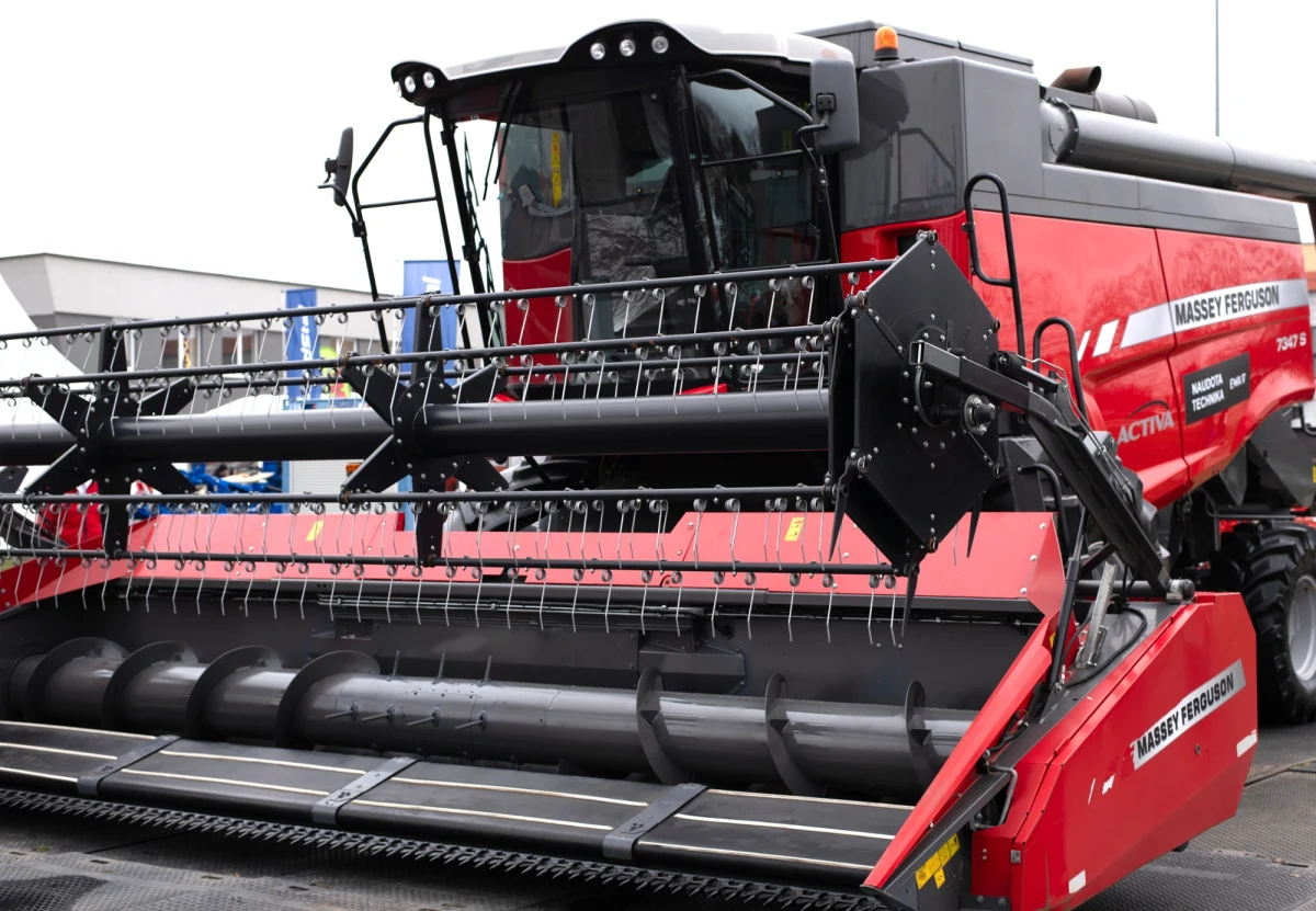 UOKiK podejrzewa niedozwolone porozumienie w ramach systemu dystrybucji maszyn marki Valtra, Fendt i Massey Ferguson. Prezes urzędu postawił już zarzuty 11 firmom i pięciu menedżerom.