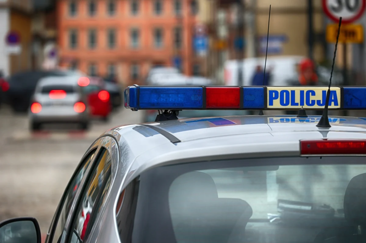 Wstrząsające doniesienia spod Tarnowa (Małopolskie). W miejscowości Tarnowiec mężczyzna awanturował się w sklepie i niszczył samochody. W domu policja odnalazła ciało jego matki - dowiedziało się RMF FM.