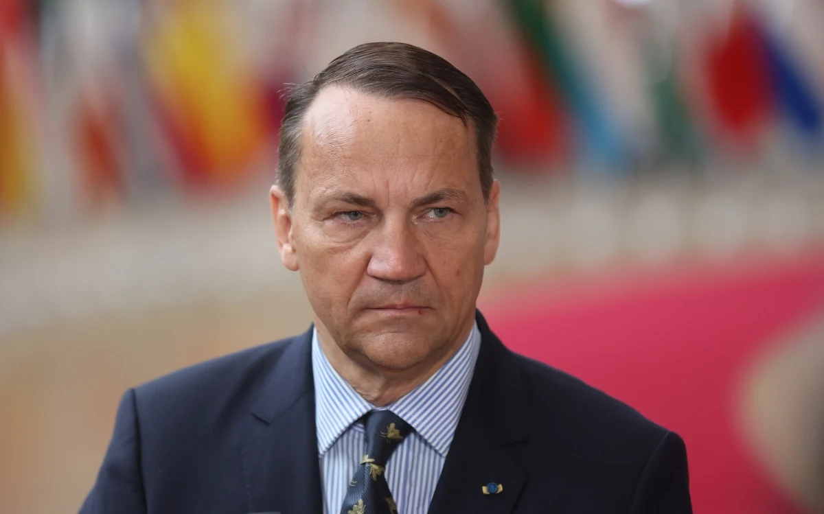 Minister spraw zagranicznych Radosław Sikorski ocenił w Brukseli w poniedziałek, że Unia Europejska zrobiła, co było w jej mocy - powiedziała stronie irańskiej, że jeśli nie zrezygnuje ze wzbogacania uranu, może spodziewać się ataku. "Iran zdecydował, że wzbogacanie uranu jest dla niego ważniejsze" - podkreślił szef polskiej dyplomacji.