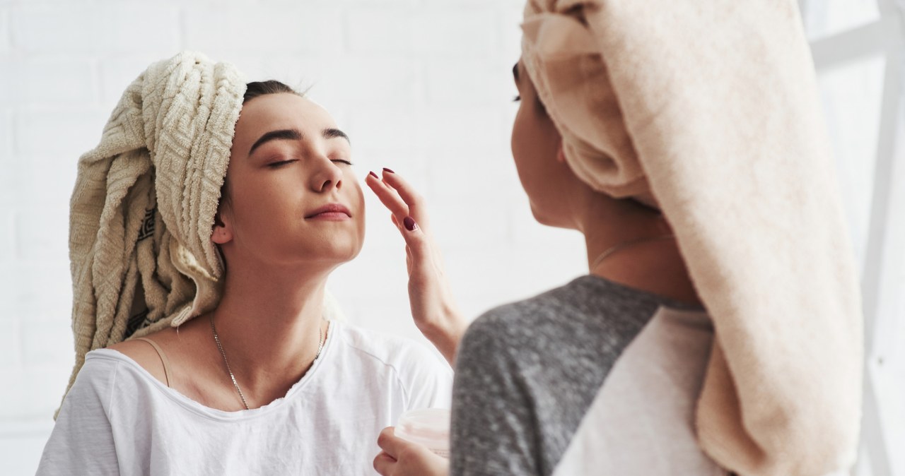 Domowe maseczki jak z Barcelony. Skóra od razu staje się gładsza i wyraźnie rozświetlona