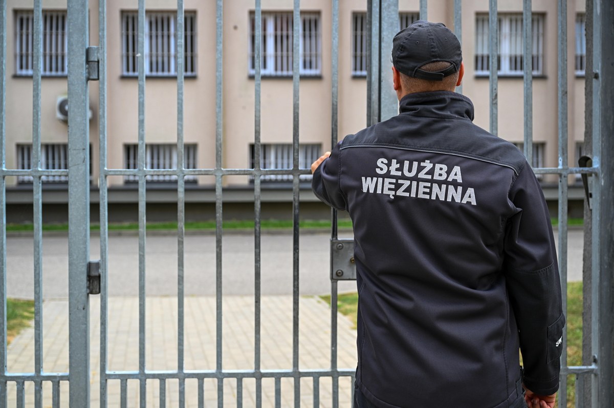 Matka w kajdankach na pogrzebie syna. Jest reakcja Służby Więziennej