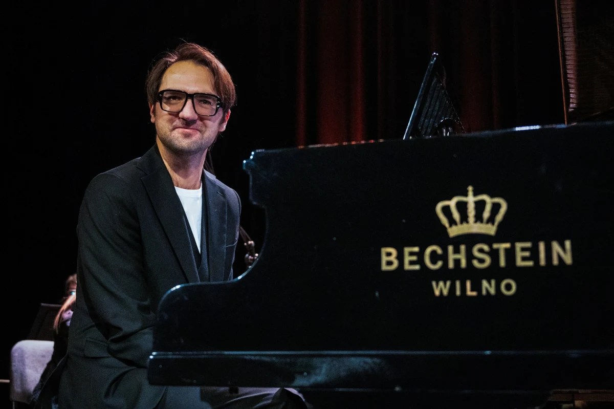 Wieczorem w brukselskim Flagey światowa premiera kompozycji Aleksandra Dębicza, jednego z najbardziej wszechstronnych polskich pianistów i kompozytorów młodego pokolenia. Z udziałem m.in Jakuba Józefa Orlińskiego. "Unity" zabrzmi na wielki finał zagranicznego programu kulturalnego Polskiej Prezydencji w Brukseli. "Niesamowita ekscytacja, ale też trochę presja" - mówi w RMF FM Orliński pytany o emocje przed światową premierą. "To jest trudny utwór, ale chcemy też dobrze się bawić.(...) Ja jestem z nas dumny i mam nadzieję, że nasi rodacy też będą dumni" - dodaje z uśmiechem światowej sławy kontratenor. 