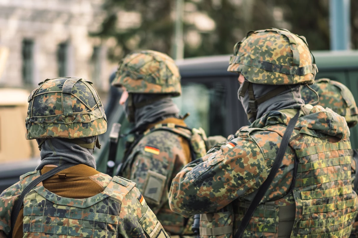 To już czas na powrót do obowiązkowej służby wojskowej? Zaapelował o to przewodniczący związku rezerwistów Bundeswehry Patrick Sensburg. Zaproponował referendum w Niemczech w sprawie ewentualnego poboru kobiet.