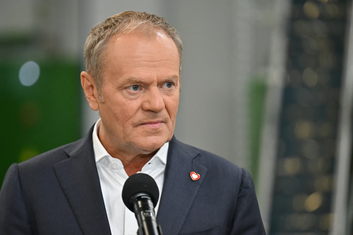 Premier Donald Tusk ogłosił we wtorek decyzję w sprawie zamrożenia cen prądu dla domowych gospodarstw. "Ceny energii dla odbiorców indywidualnych będą zamrożone do końca roku" - ogłosił szef rządu. 