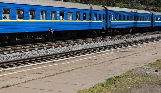 Rosja kontynuuje ostrzał. Rakieta uderzyła w kolej