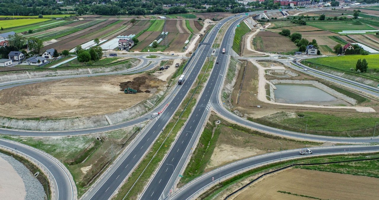 Fuszerka na budowie drogi S7 pod Krakowem. Będzie wymiana asfaltu