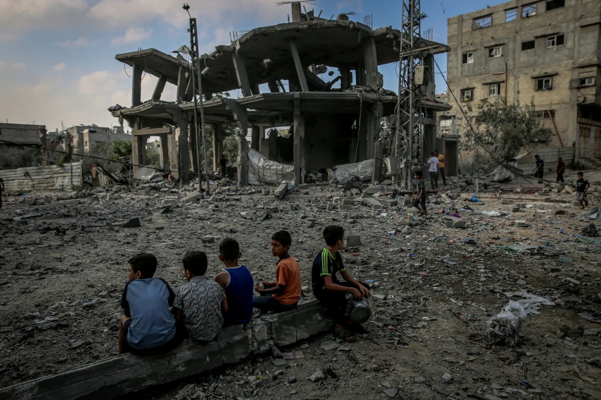 Co najmniej 44 osoby zginęły, a około 150 zostało rannych w wyniku izraelskiego ostrzału w pobliżu centrów dystrybucji pomocy humanitarnej w Strefie Gazy – poinformowały lokalne władze medyczne. To kolejny dramatyczny incydent w trwającym od blisko dwóch lat konflikcie. To, co dzieje się w Gazie można porównać jedynie do Gehenny - biblijnego symbolu piekła, zniszczenia i wiecznego potępienia.