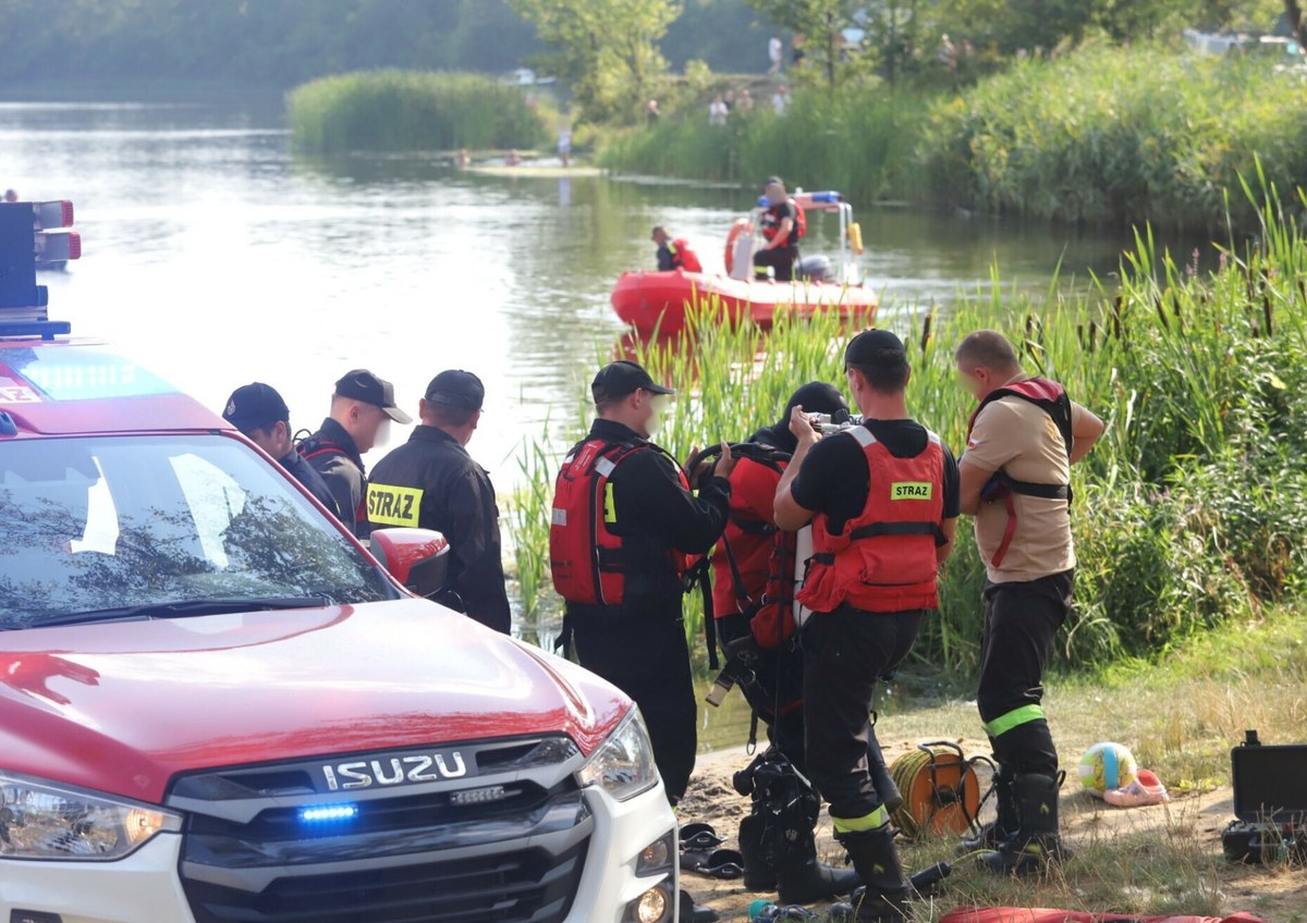 Dramatyczna akcja na jeziorze. Zaginęło trzech nastolatków