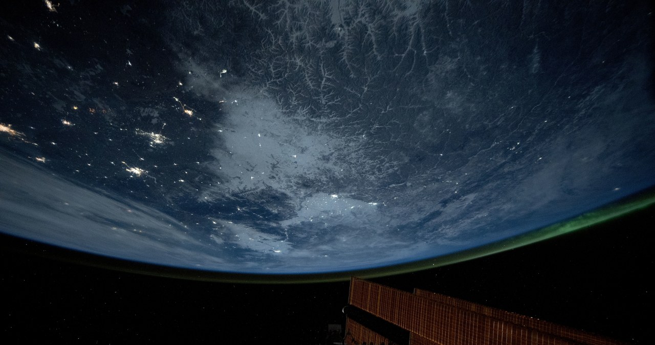 ISS każdego dnia okrąża Ziemię aż 16 razy. Kiedy przeleci nad Polską?