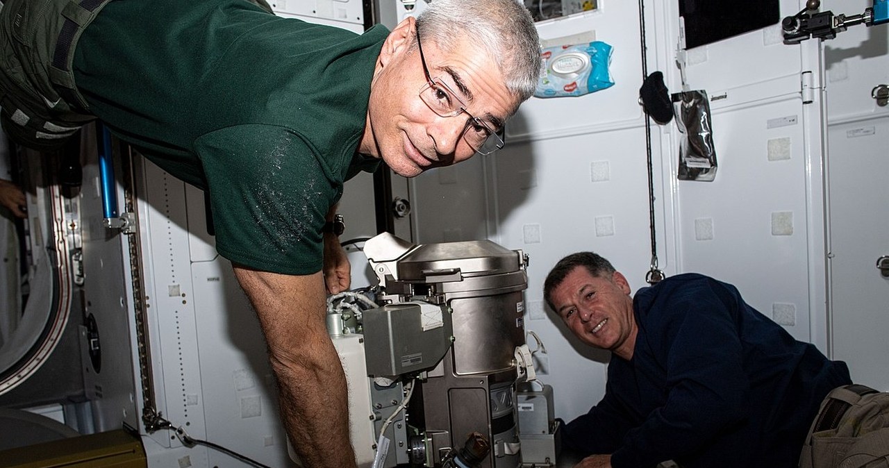 Kosmiczne pieluchy i toalety. Jak astronauci radzą sobie z fizjologią?