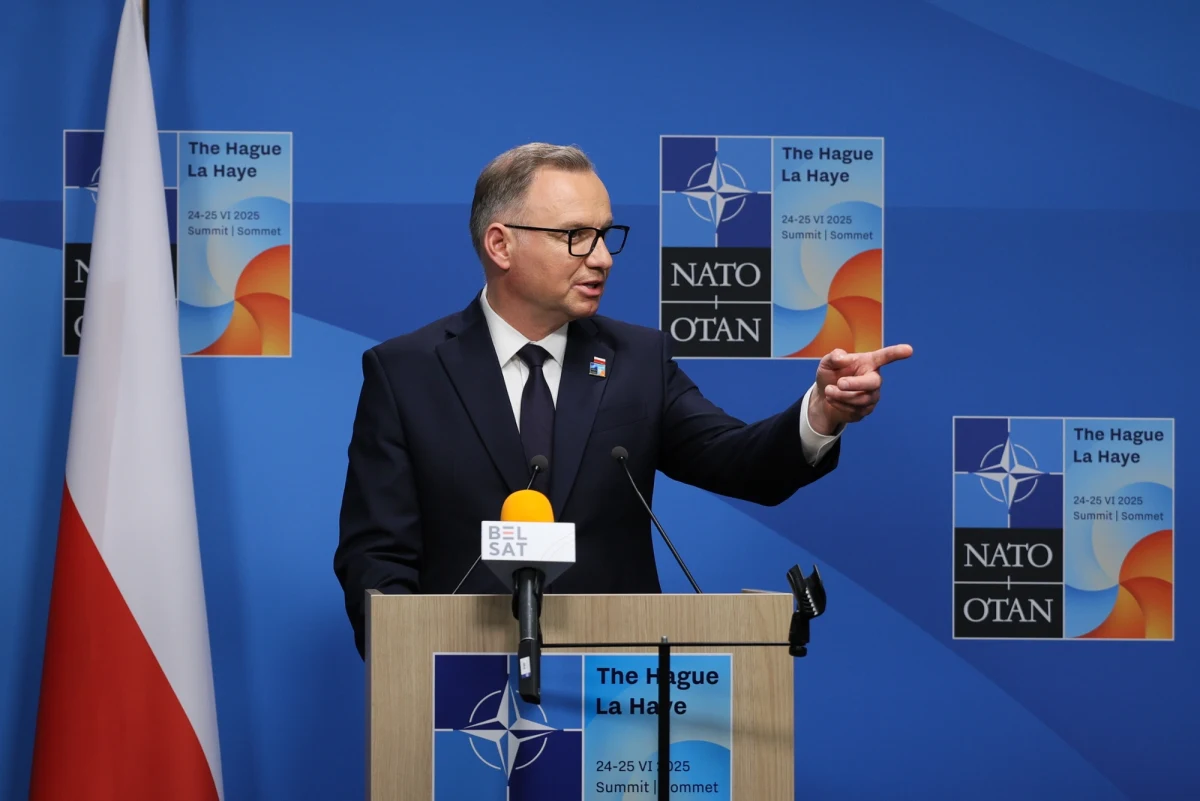 Prezydent Andrzej Duda poinformował o rozmowie z szefem MSZ Radosławem Sikorskim na temat planowanego odwołania trzech ambasadorów RP – w Chinach, Watykanie i Rumunii. Jak podkreślił, decyzja resortu była dla niego niespodziewana, ale liczy na osiągnięcie kompromisu. Jednocześnie prezydent skomentował możliwą politykę swojego następcy wobec Ukrainy.