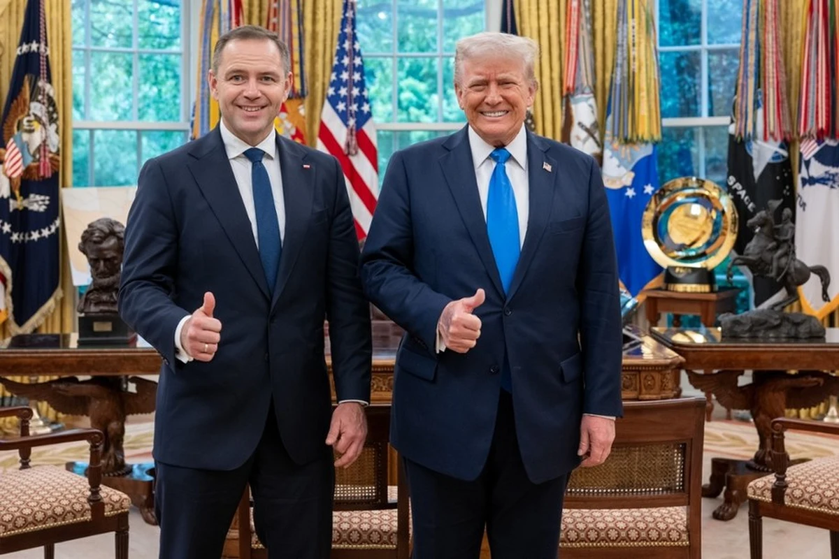 "Uważam, że możemy się spodziewać i wizyty nowego prezydenta Karola Nawrockiego w Białym Domu, i prezydenta Stanów Zjednoczonych Donalda Trumpa w Warszawie" - powiedział w Hadze po szczycie NATO prezydent Andrzej Duda. "Oczywiście, terminy będą jeszcze ustalane, ale zakładam, że to nastąpi niebawem" - zastrzegł Duda.