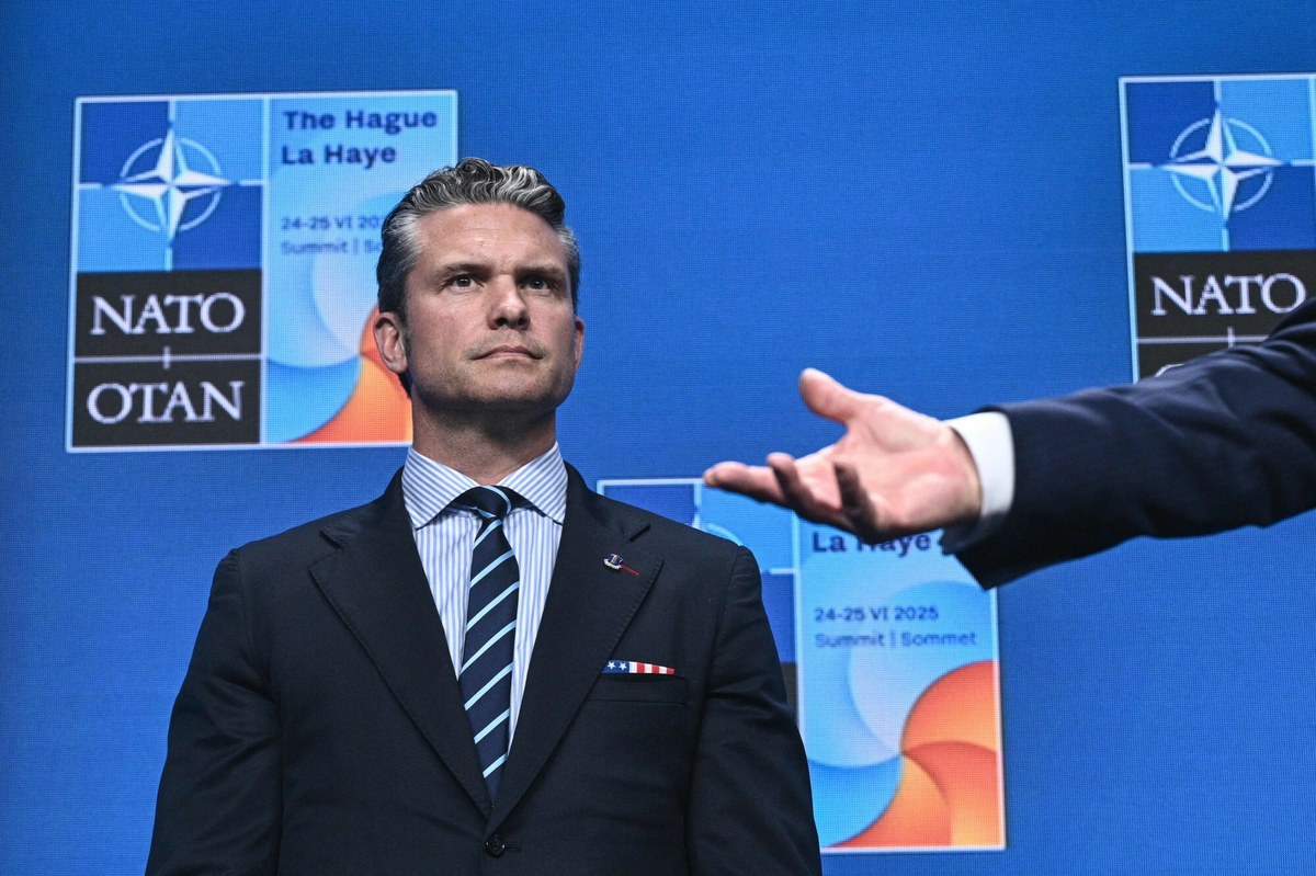 Szef Pentagonu, Pete Hegseth, poinformował podczas środowego szczytu NATO, że Federalne Biuro Śledcze (FBI) rozpoczęło dochodzenie w sprawie wycieku ocen skuteczności amerykańskiego ataku lotniczego na irańskie instalacje nuklearne. Informację tę przekazał dziennik "Wall Street Journal".