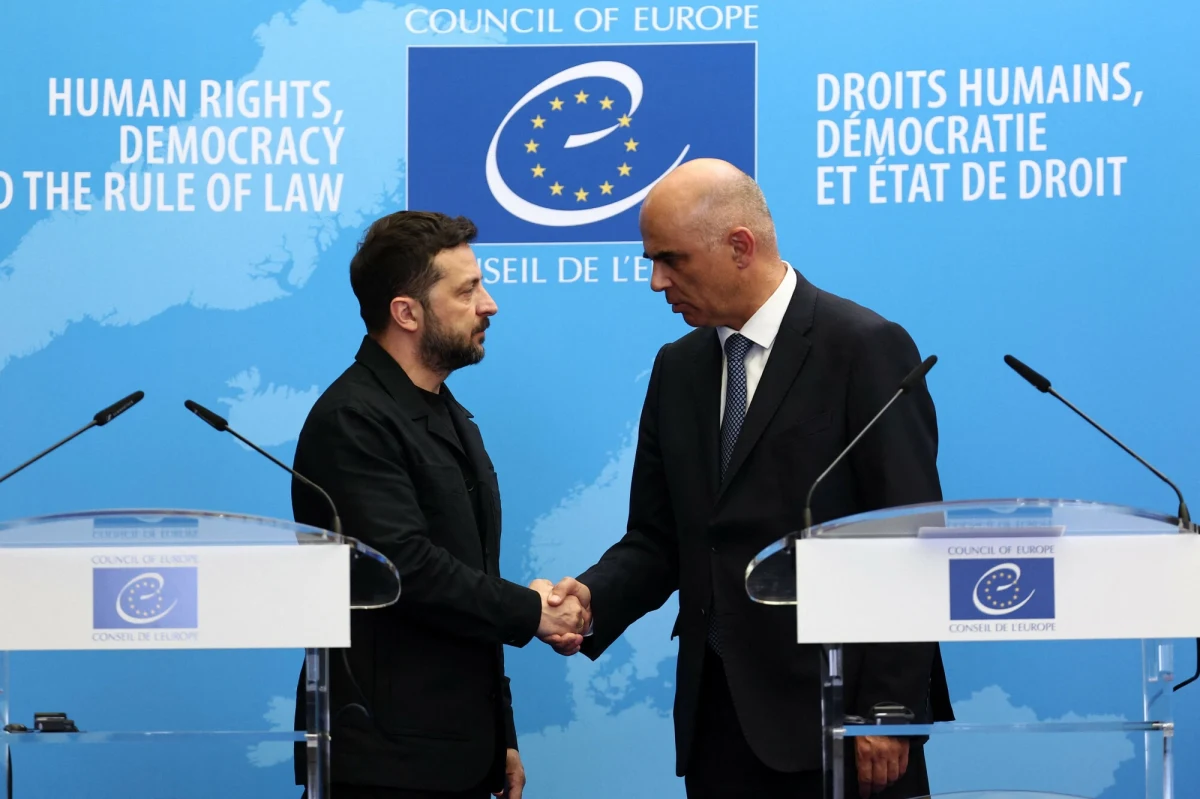 Prezydent Ukrainy Wołodymyr Zełenski i sekretarz generalny Rady Europy Alain Berset podpisali w Strasburgu porozumienie o powołaniu Specjalnego Trybunału do zbadania zbrodni agresji przeciwko Ukrainie. To pierwsza tego typu instytucja w historii Rady Europy, która ma ścigać wysokich rangą rosyjskich urzędników odpowiedzialnych za inwazję na Ukrainę.