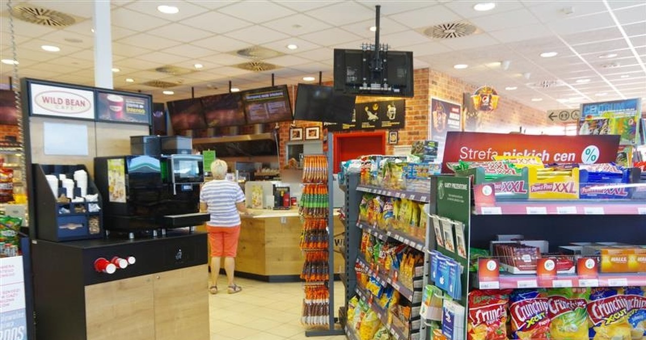 Rok po burzy wokół alkotubek. Dyskusja trwa, a przepisów brak