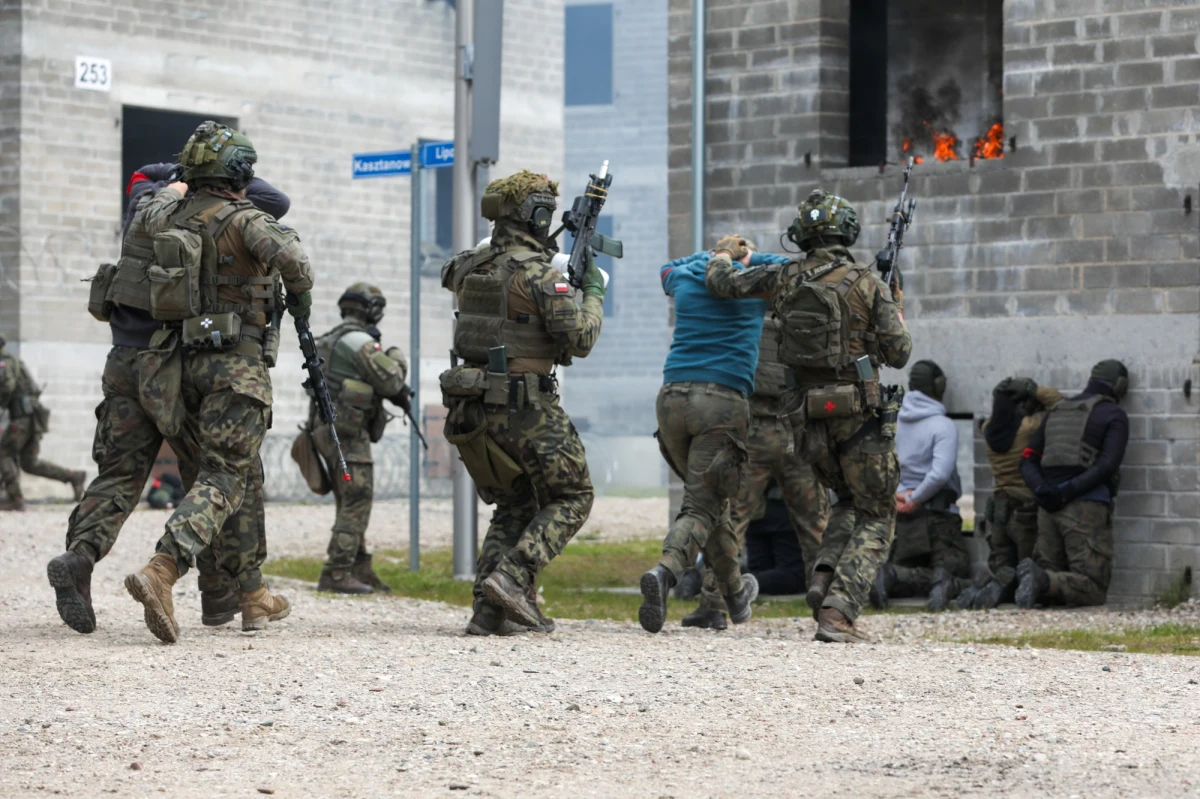 Sejm nie miał wątpliwości i w tej sprawie zagłosował jednogłośnie. Chodzi o specustawę o inwestycjach obronnych. Zakłada ona uproszczenie procedur odnoszących się do kluczowych inwestycji w obronność. Wcześniej przyjęto m.in. poprawkę, że ustawy nie stosuje się do ogródków działkowych.