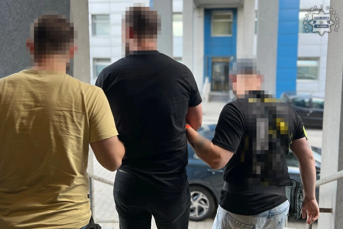 Trzej pseudokibice, mieszkańcy Mysłowic, Trzebini i Katowic, w wieku od 21 do 43 lat, zostali zatrzymani przez policję. Wszyscy w połowie czerwca pojechali w kolumnie samochodów do Chorzowa, gdzie atakowali przechodniów. Odpowiedzą m.in. za udział w zbiegowisku i pobiciu o charakterze chuligańskim. Mundurowi zapowiadają kolejne zatrzymania.