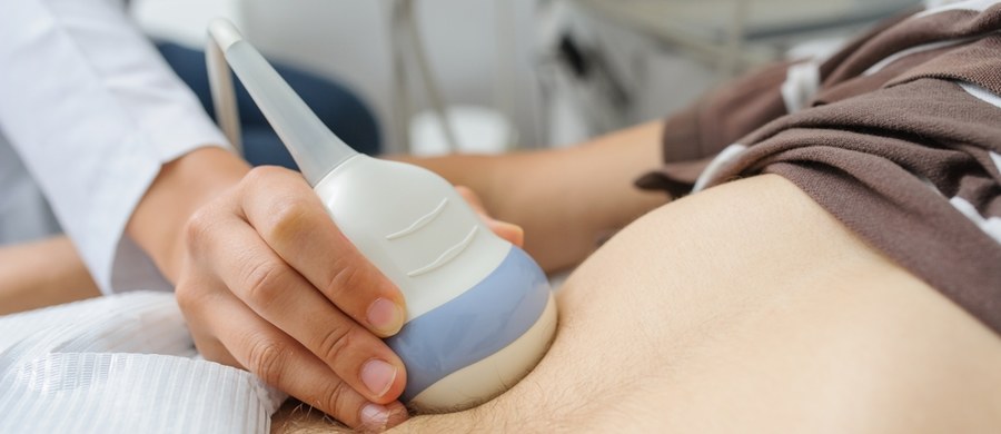 Tętniak aorty brzusznej - taką diagnozę usłyszał pan Waldemar, który postanowił sprawdzić swój stan zdrowia podczas jednej z akcji profilaktycznych. To mogło być zagrożenie dla życia mężczyzny, dlatego trafił w ręce chirurgów naczyniowych Wojewódzkiego Szpitala Specjalistycznego nr 5 im. św. Barbary w Sosnowcu. 