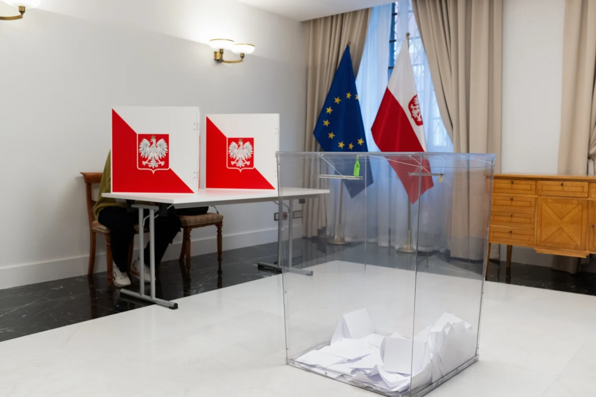 "Izba Kontroli Nadzwyczajnej i Spraw Publicznych Sądu Najwyższego nie jest sądem" - podkreślili sędziowie SN w specjalnym liście. Podpisało się pod nim 28 sędziów. 1 lipca Sąd Najwyższy ma podjąć uchwałę ws. stwierdzenia ważności wyborów prezydenta RP.