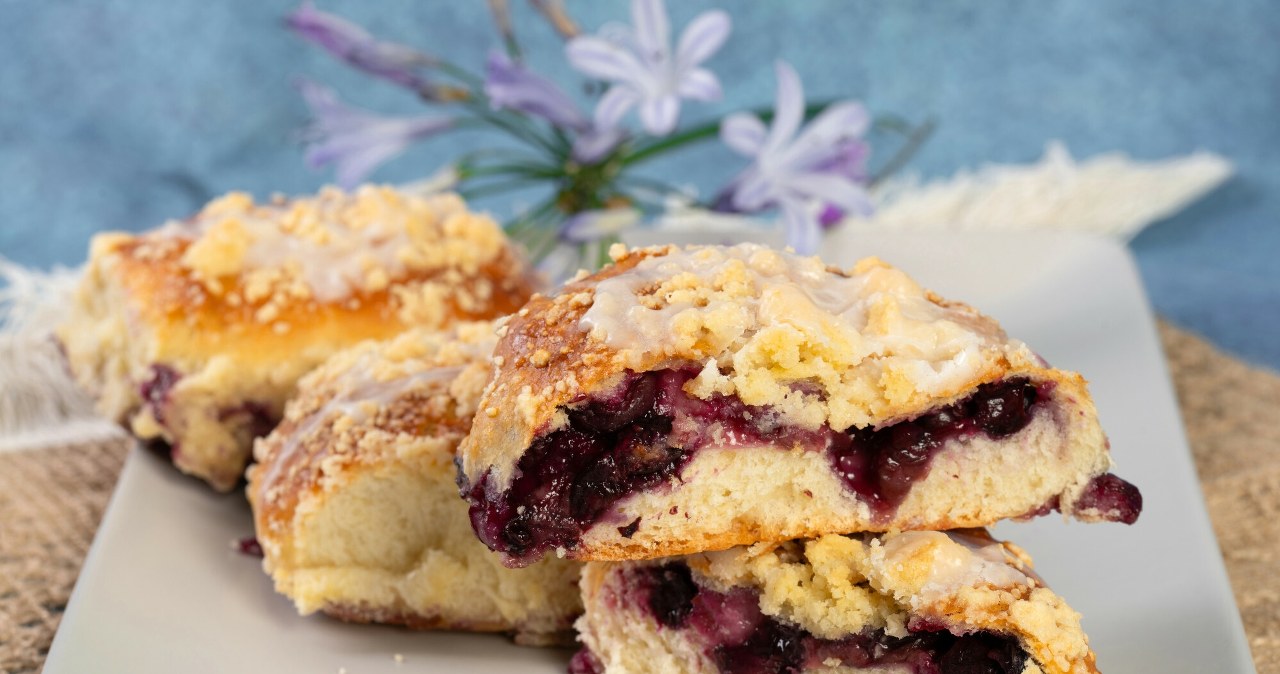 Smakują jak z najlepszej cukierni. Przepis na puszyste jagodzianki