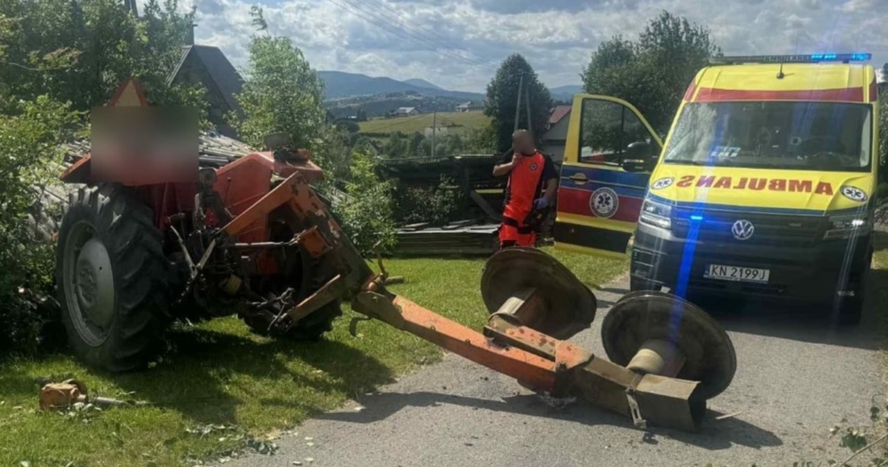 Pijany rolnik wjechał w drzewo i szopę. Rekordowy wynik na alkomacie