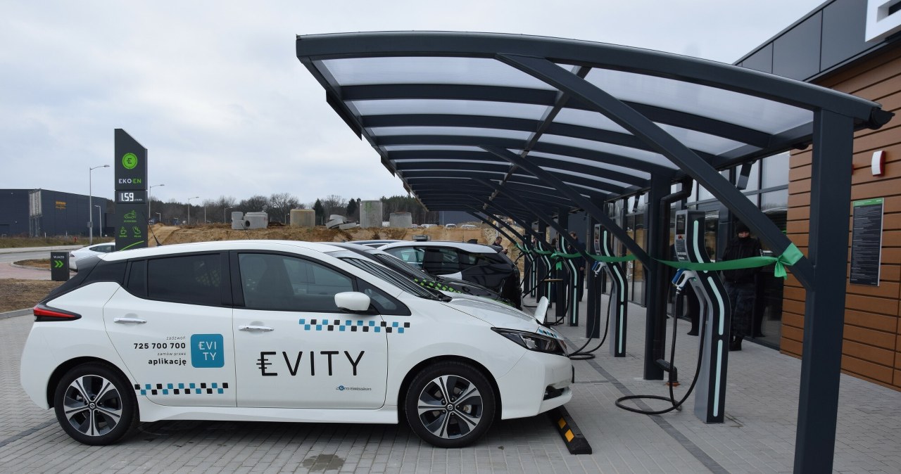 Nowe mocne ładowarki przy drogach szybkiego ruchu. GDDKiA wskazała lokalizacje