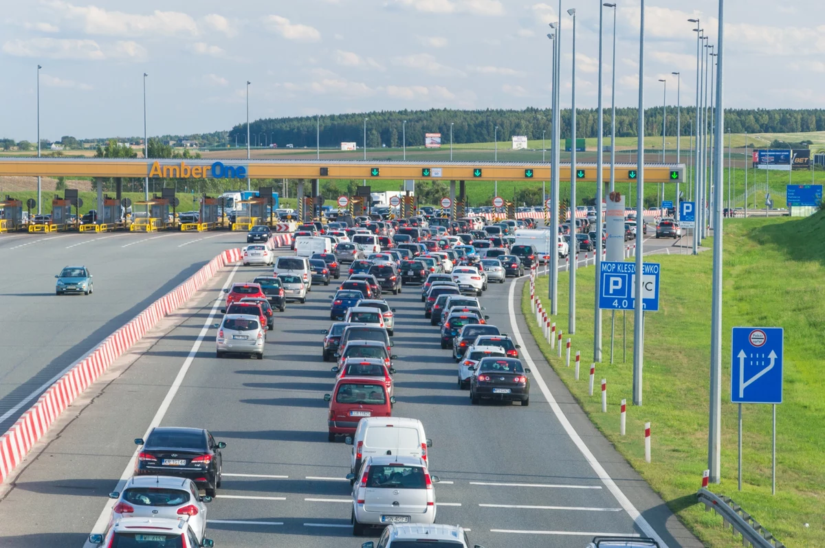 Kierowcy planujący wakacyjną podróż autostradą A1 nad morze muszą przygotować się na opłaty. W przeciwieństwie do dwóch poprzednich lat, w tym roku bramki na odcinku Toruń-Gdańsk nie zostaną otwarte - ustalił dziennikarz RMF FM Igor Skrzypek.
