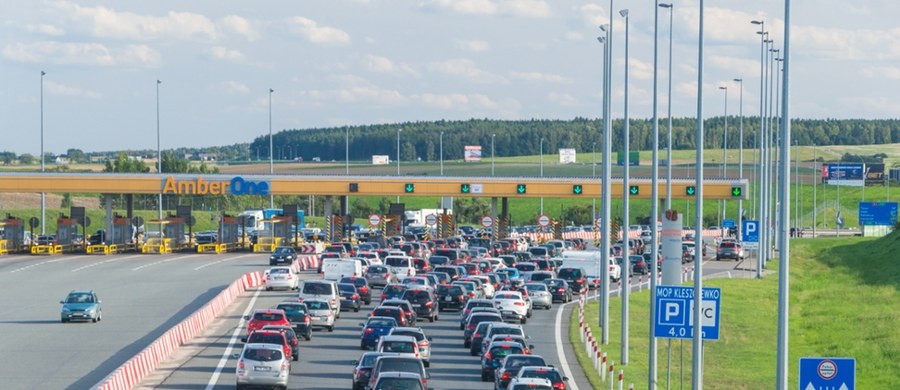 Kierowcy planujący wakacyjną podróż autostradą A1 nad morze muszą przygotować się na opłaty. W przeciwieństwie do dwóch poprzednich lat, w tym roku bramki na odcinku Toruń-Gdańsk nie zostaną otwarte - ustalił dziennikarz RMF FM Igor Skrzypek.