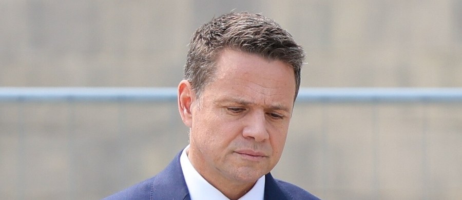 Po przegranych wyborach prezydenckich Rafał Trzaskowski pozostał prezydentem Warszawy. W czwartek Trzaskowski uzyskał absolutorium Rady Warszawy za wykonanie budżetu za 2024 r. Zdecydowali o tym radni mającej większość Koalicji Obywatelskiej. Przeciw był opozycyjny klub Prawa i Sprawiedliwości, a Lewica i Miasto Jest Nasze wstrzymały się od głosu.
