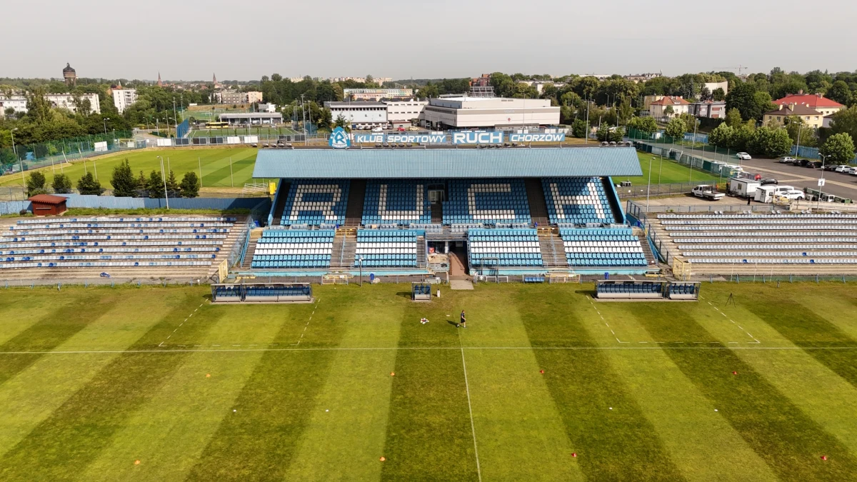 W sobotę, 28 czerwca 2025 r., po blisko 90 latach zakończy się historia jednego z najbardziej rozpoznawalnych stadionów piłkarskich w Polsce. Na obiekcie przy ul. Cichej w Chorzowie zostanie rozegrany ostatni mecz. Podobnie jak w 1935 r., gdy stadion otwierano, rywalem miejscowego Ruchu Chorzów będzie Warta Poznań.