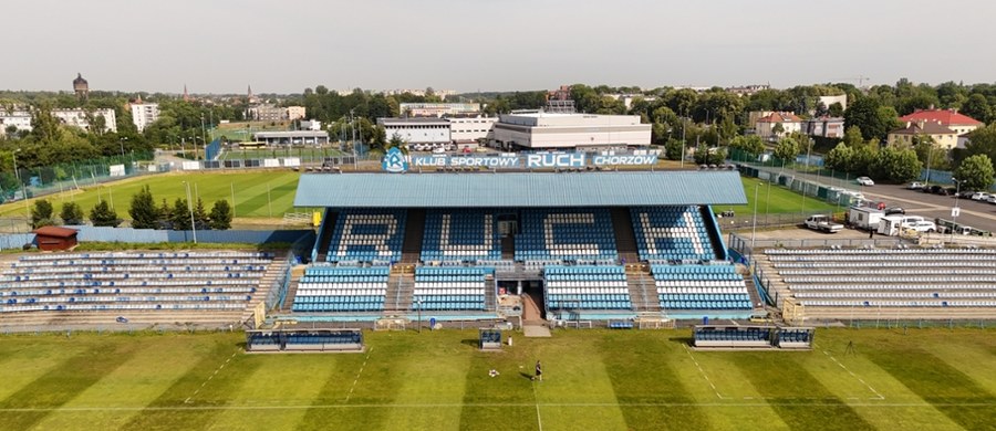 W sobotę, 28 czerwca 2025 r., po blisko 90 latach zakończy się historia jednego z najbardziej rozpoznawalnych stadionów piłkarskich w Polsce. Na obiekcie przy ul. Cichej w Chorzowie zostanie rozegrany ostatni mecz. Podobnie jak w 1935 r., gdy stadion otwierano, rywalem miejscowego Ruchu Chorzów będzie Warta Poznań.
