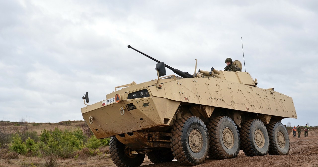 Załuski. Wypadek Rosomaka przy jednostce wojskowej. Nie żyje żołnierz