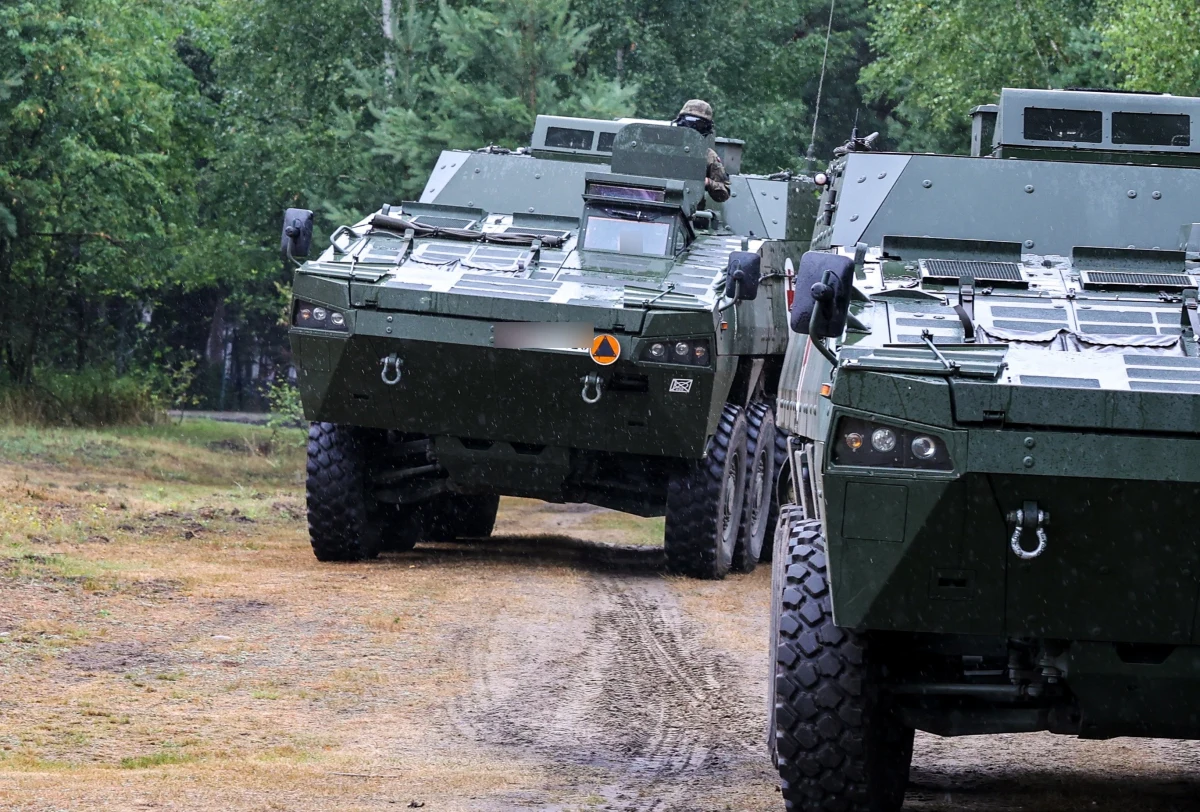 Na terenie jednostki wojskowej w Załuskach koło Nidzicy w woj. warmińsko-mazurskim doszło do wypadku Rosomaka - ustalił reporter RMF FM Piotr Bułakowski. Nie żyje jeden z żołnierzy, inny został ranny.