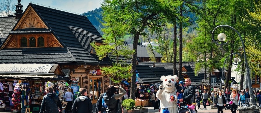 Zakopane zmaga się z kryzysem demograficznym. "W 2004 roku było nas 29,3 tys., dziś – 25 tys." – alarmuje wiceburmistrz miasta Bartłomiej Bryjak.
