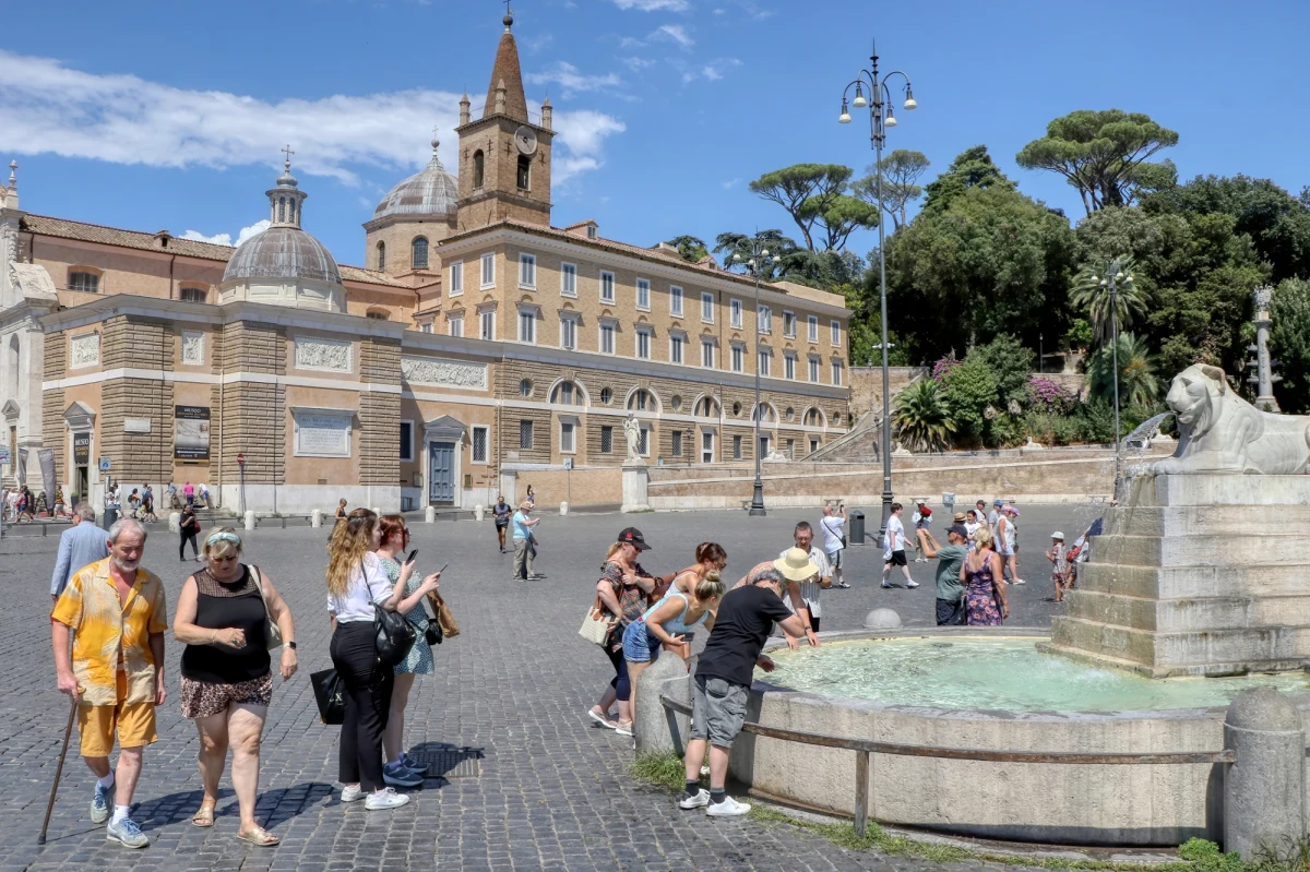 Włoski Komitet Badań Naukowych ostrzega, że tegoroczne lato może przynieść ekstremalnie wysoką temperaturę. Eksperci wskazują, że może się powtórzyć sytuacja z 2003 roku, kiedy wskutek ekstremalnych upałów w Europie zmarło ponad 20 tysięcy osób, w tym 4 tysiące we Włoszech.
