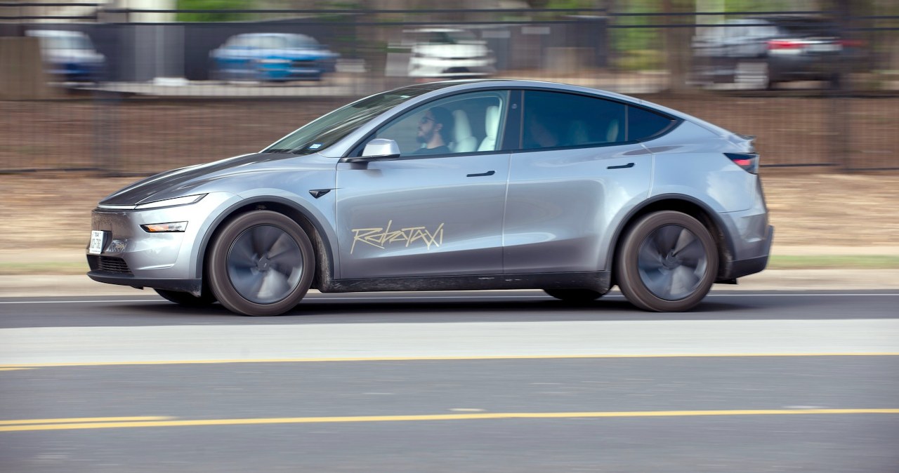 Czarny tydzień Tesli. Robotaxi zalicza wpadkę za wpadką