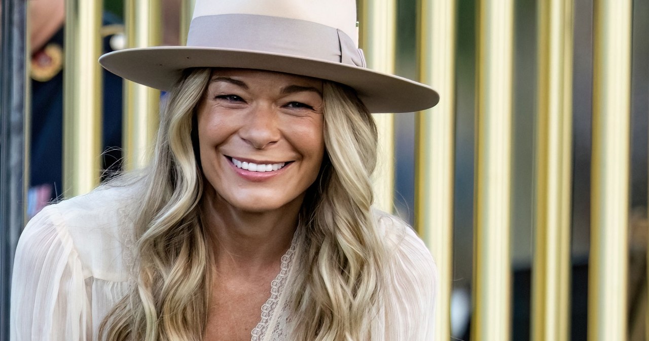 Na koncercie wypadły jej zęby. "Przynieście mi je z powrotem"