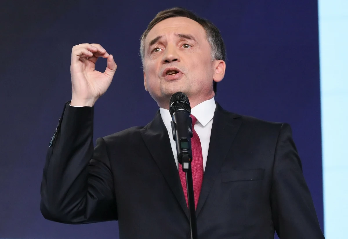 Zbigniew Ziobro nie stawił się w piątek na przesłuchaniu przed komisją śledczą ds. Pegasusa. Była to już ósma próba przesłuchania byłego ministra sprawiedliwości z PiS. Komisja przyjęła wniosek o zatrzymanie i doprowadzenie byłego ministra.