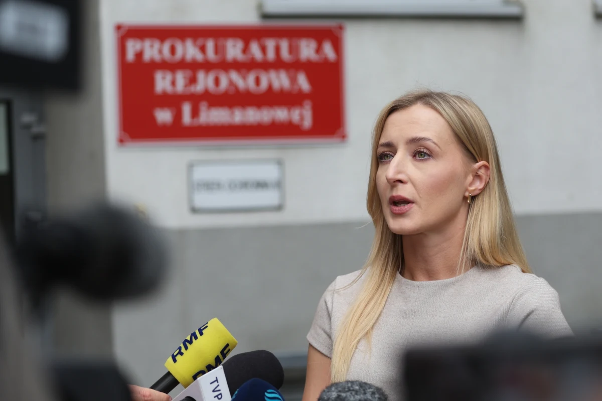 "57-letni sprawca strzelaniny nie miał pozwolenia na broń, zatem była przez niego posiadana nielegalnie (...). Za zabójstwo może grozić mu kara nawet dożywotniego pozbawienia wolności" - powiedziała w piątek prok. Justyna Rataj-Mykietyn z Prokuratury Okręgowej w Nowym Sączu, odnosząc się do makabrycznej strzelaniny, do której doszło przed południem w Starej Wsi w gminie Limanowa w Małopolsce. Poinformowała także, że w chwili zdarzenia w domu przebywała roczna córeczka zastrzelonego małżeństwa. Nic jej się nie stało.