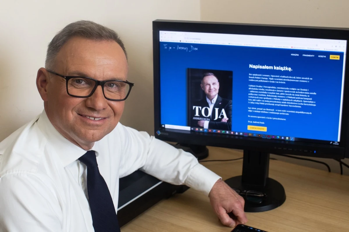 Prezydent Andrzej Duda pochwalił się w piątek na platformie X, że napisał książkę zatytułowaną "To ja, Andrzej Duda". Zareklamował ją jako "opowieść o kulisach decyzji, które zaważyły na losach Polski i Europy, szczerą opowieść o życiu i prezydenturze". Książka ma 640 stron i ponad 250 ilustracji.