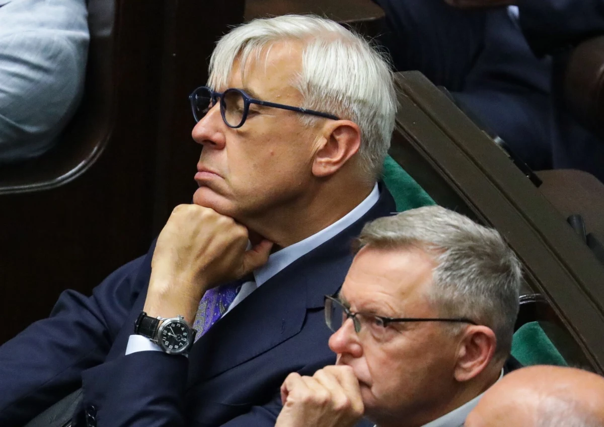 Sąd Najwyższy bez dalszego biegu pozostawił protest przeciwko wynikowi wyborów złożony dwa tygodnie temu przez adwokata i posła KO Romana Giertycha - ustalił dziennikarz RMF FM Tomasz Skory. Decyzja, oznaczająca praktycznie braki formalne protestu, zapadła wczoraj. Roman Giertych nie chciał dziś z nami o tym rozmawiać.