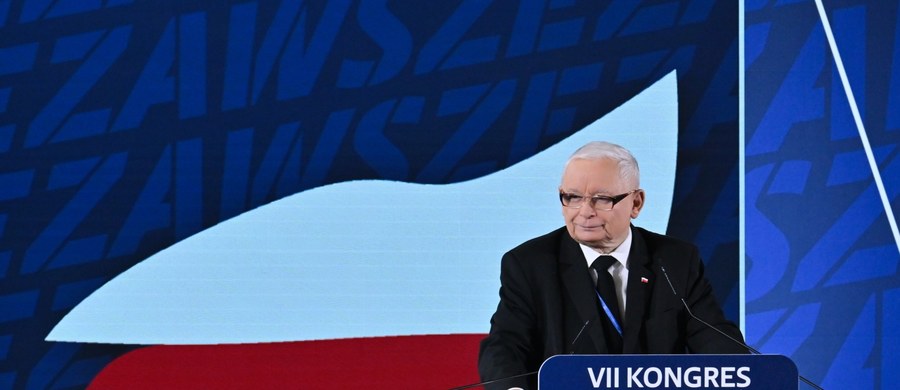 W Przysusze (Mazowieckie) trwa VII Kongres Prawa i Sprawiedliwości. Delegaci mają wybrać m.in. prezesa ugrupowania. Ma też dojść do przebudowania i otwarcia decyzyjnych gremiów partii na polityków młodej generacji.