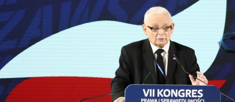 "Na niektóre nieliczne, ale jednak niedobre, zjawiska w naszej formacji, reagowaliśmy zbyt późno" - przyznał w czasie kongresu w Przysusze na Mazowszu prezes Prawa i Sprawiedliwości Jarosław Kaczyński. "Reagowaliśmy, były śledztwa, wyroki" - dodał. Za skrajnie kłamliwą uznał narrację oskarżającą członków jego partii o złodziejstwo. "W polskim życiu publicznym są złodzieje, są formacje złodziejskie. W innym miejscu - po drugiej stronie" - grzmiał były premier. 