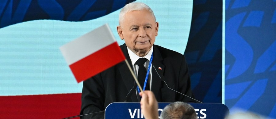 Jarosław Kaczyński wybrany na prezesa Prawa i Sprawiedliwości na kolejną kadencję. Był on jedynym kandydatem na to stanowisko. "To wielkie zobowiązanie, ale wierzę, że dam radę; ten czarny okres, który w tej chwili przeżywamy musi się skończyć" - podkreślił szef PiS.