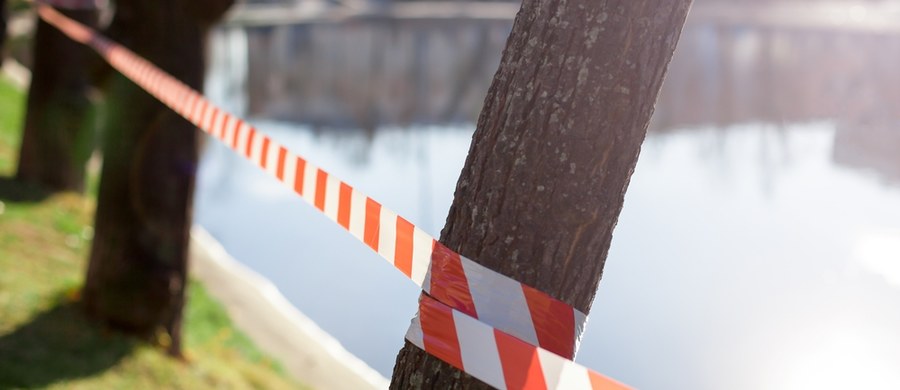 W Sulminie na Kaszubach znaleziono ciało 16-latka. Odkryto je w stawie, ok. metra od brzegu. 
