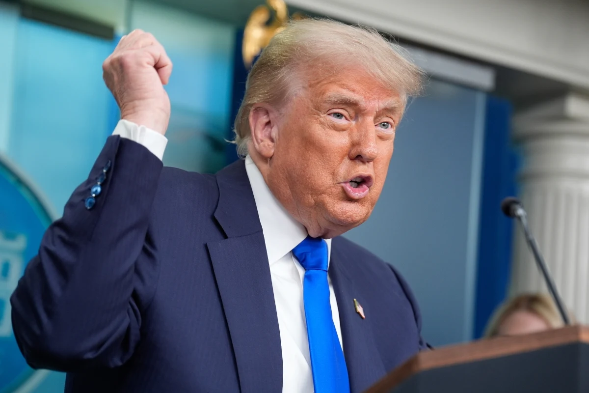 Relacje handlowe pomiędzy Stanami Zjednoczonymi a Kanadą wchodzą w nową, napiętą fazę. W niedzielnym wywiadzie dla amerykańskiej telewizji Fox News prezydent Donald Trump nie szczędził mocnych słów pod adresem północnego sąsiada. "Kanada powinna być 51. stanem USA, bo całkowicie na nas polega" – oznajmił Trump.